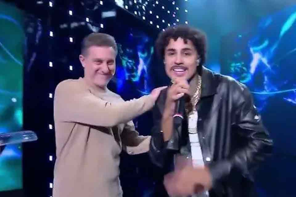 Luciano Huck passa por momento constrangedor com MC Livinho: “Ficou estranho mesmo”