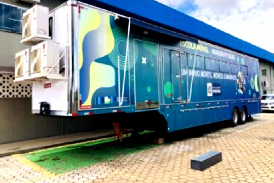 Escola Móvel de Imagem Pessoal forma profissionais para setor da beleza em Itapuã do Oeste