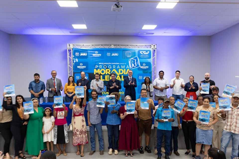Moradia Legal: Prefeitura de Jaru entrega mais 134 títulos urbanos para moradores de Jaru