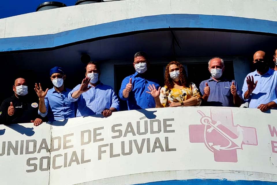 Presidente da ALE-RO Alex Redano acompanha serviços do barco Hospital Walter Bártolo, em Costa Marques