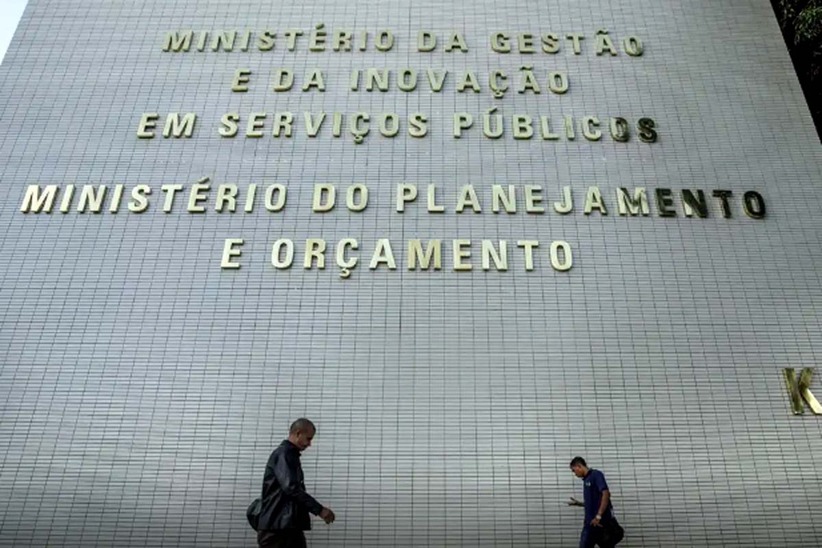 Gasto com pessoal e benefícios fiscais terão limite a partir de 2027