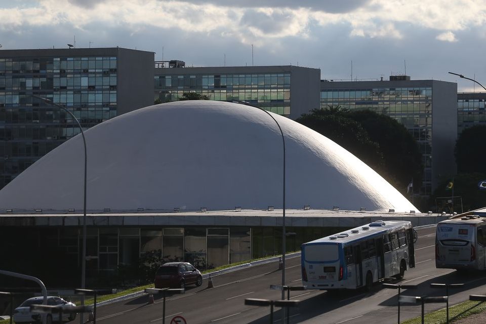 Senado aprova projeto para socorrer microempresas 