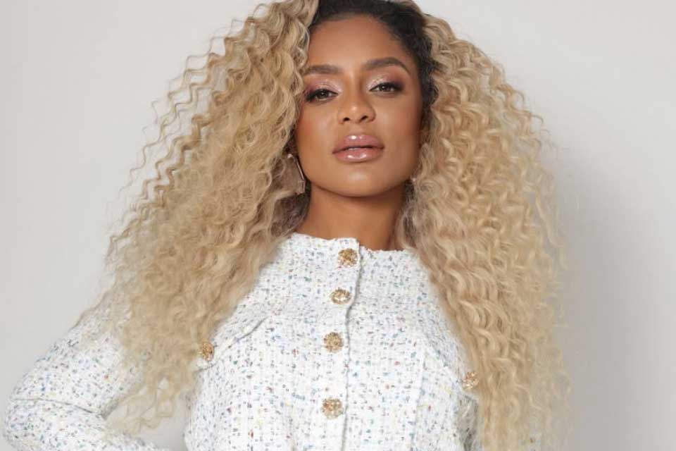 Após saída de Luciana Gimenez, Cariúcha é a nova apresentadora do SuperPop