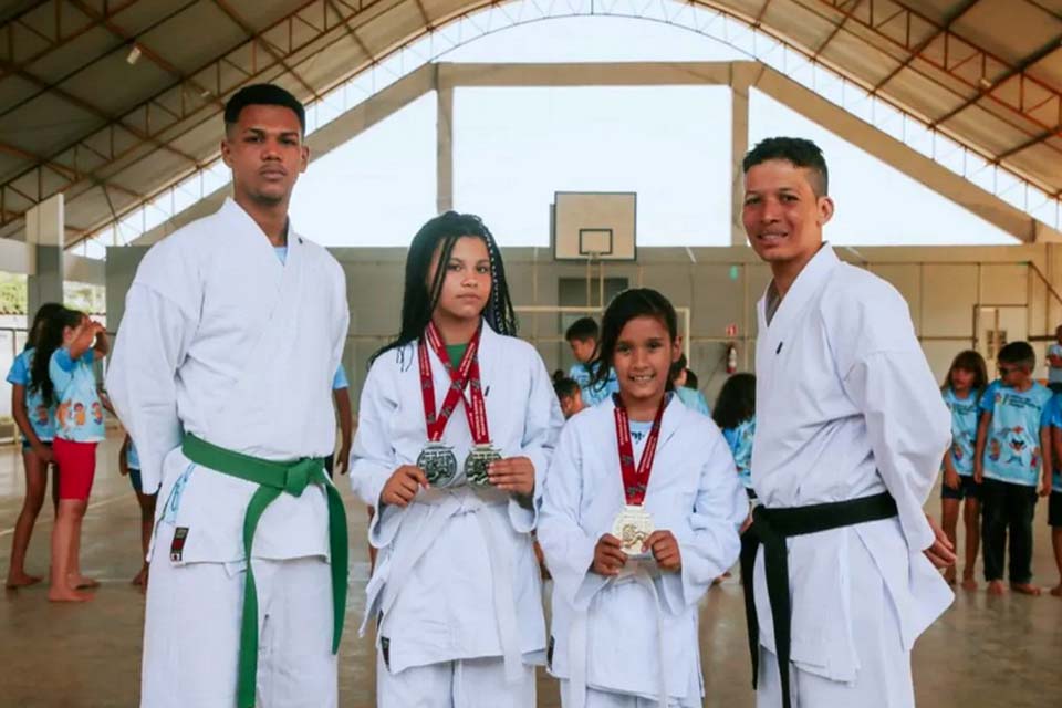 Alunas do Centro de Convivência da Criança conquistam medalhas na 11ª Copa Nayana de Karatê