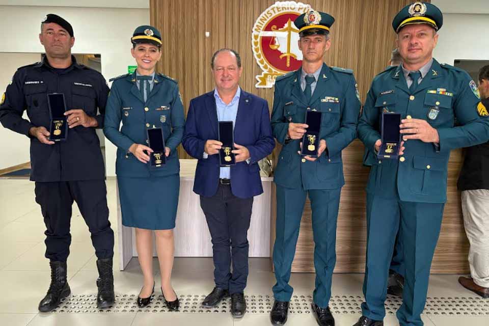 Deputado Pedro Fernandes é condecorado com a Medalha Mérito Capitão Sílvio pela Polícia Militar de Rondônia