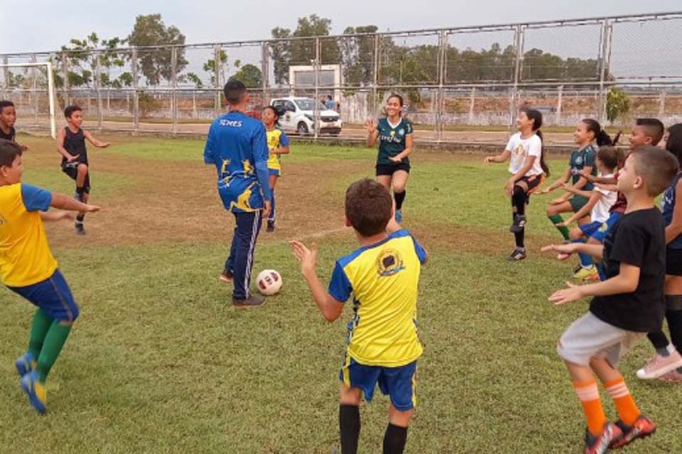 Escolinha de futebol de campo de Jaci-Paraná está em plena atividade