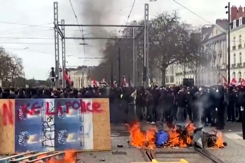 França enfrenta 10º dia de protestos contra a reforma da Previdência