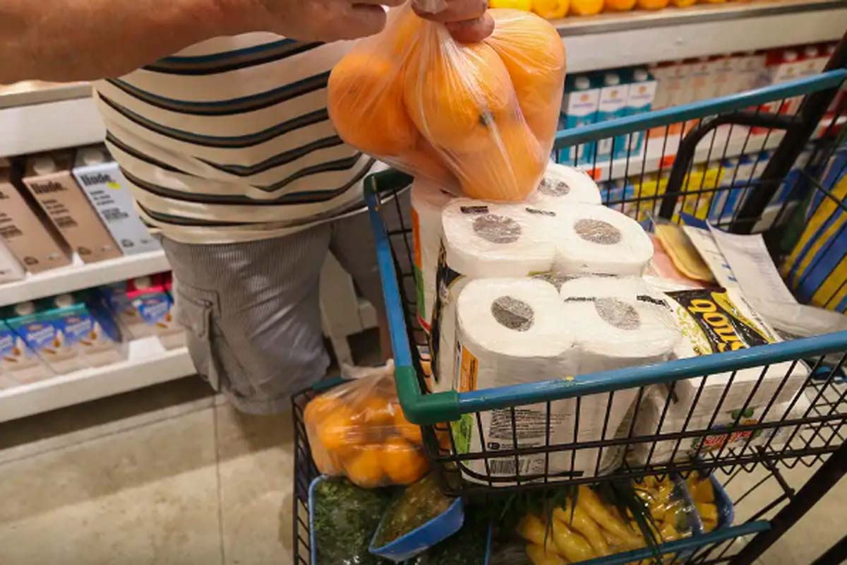 Prévia da inflação de março fica em 0,44%, pressionada por alimentos