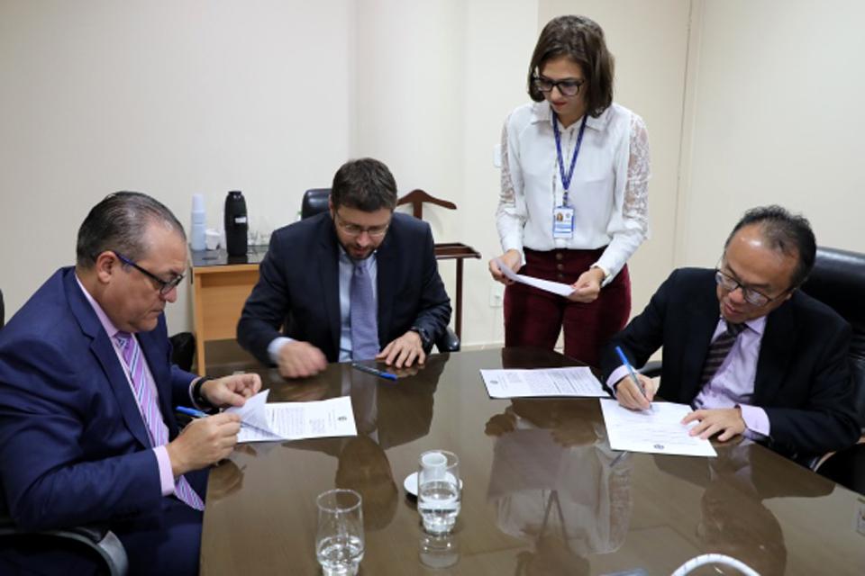 Acordo firmado entre Tribunal de Justiça, Tribunal de Contas e Ministério Público prevê redução de gastos públicos