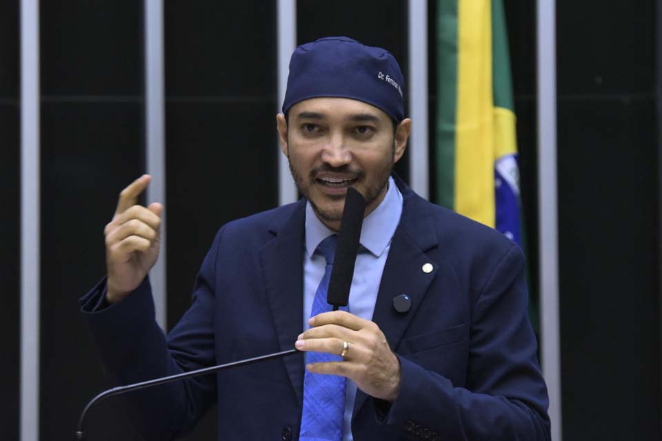 Aprovado PL do deputado Dr. Fernando Máximo sobre inclusão de estudantes com autismo