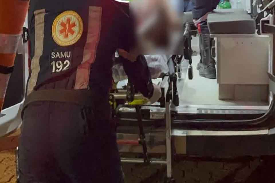 Homem é atacado com várias facadas por colega de trabalho