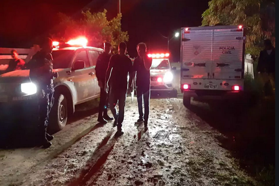 Homem é executado a tiros embaixo de árvore em distrito de Porto Velho