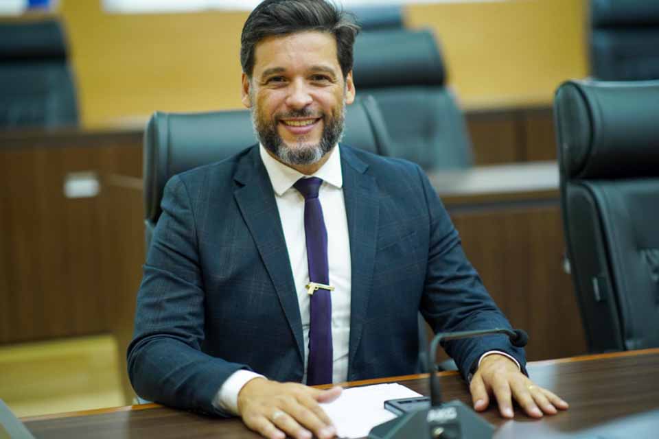 Deputado Delegado Camargo solicita manutenção urgente da RO-010 entre Urupá e Mirante da Serra