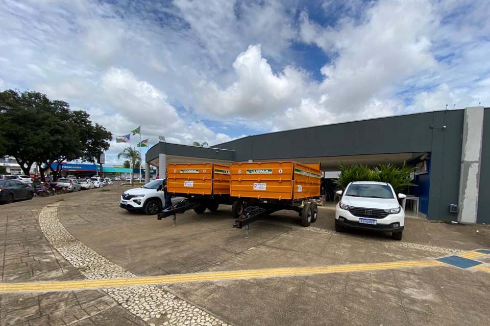 Setor produtivo  é fortalecido com entrega de equipamentos e maquinários agrícolas para agricultores familiares