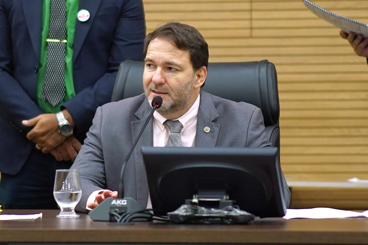 Alex Redano cobra solução urgente para falta de professores em escola de Vila União