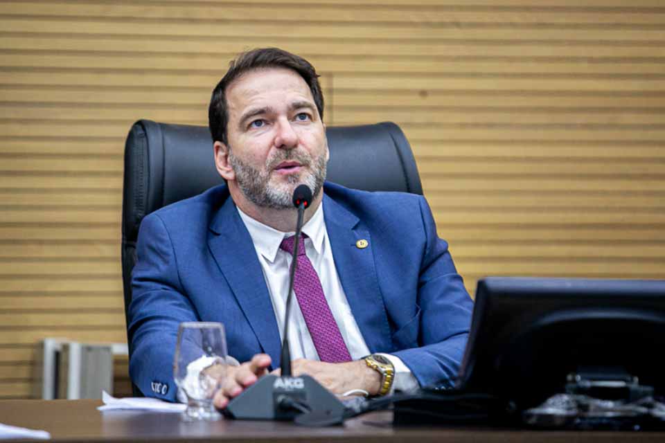 Alex Redano solicita pavimentação urgente da rua Estrada de Ferro Madeira-Mármore em Porto Velho