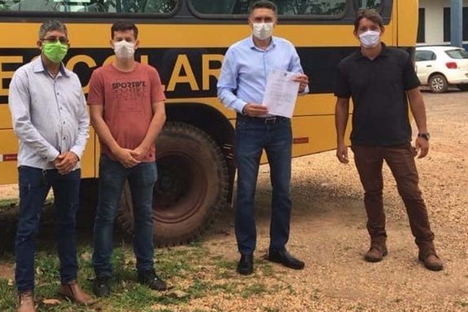 Prefeito atende vereadores e recebe confirmação de R$ 785 mil para educação