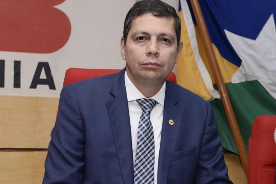 “Não se sepultam as imortais”, por Elton Assis