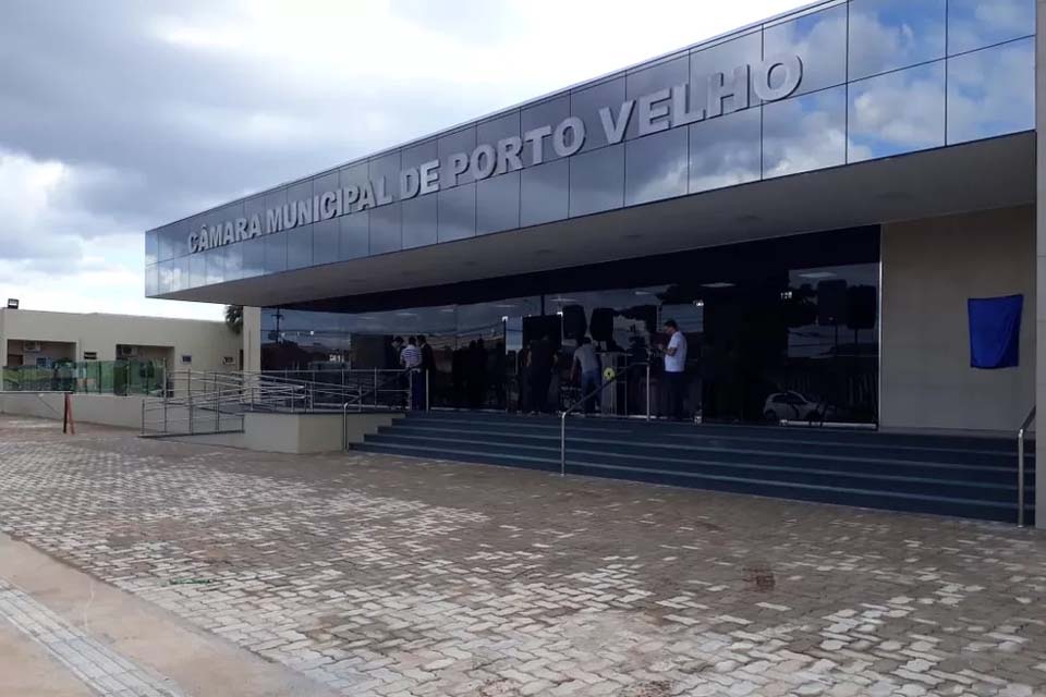 Com apoio da Câmara de Porto Velho, Hospital do Amor leva carreta de atendimento à sede do Legislativo municipal