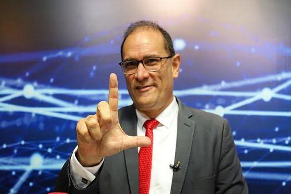 PRIMEIRO EMBATE: Daniel Pereira se destaca em primeiro debate de governadores na televisão