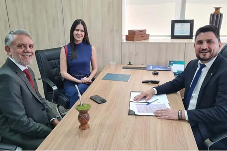 Deputado Jean Mendonça protocola indicação para criação da Secretaria da Família