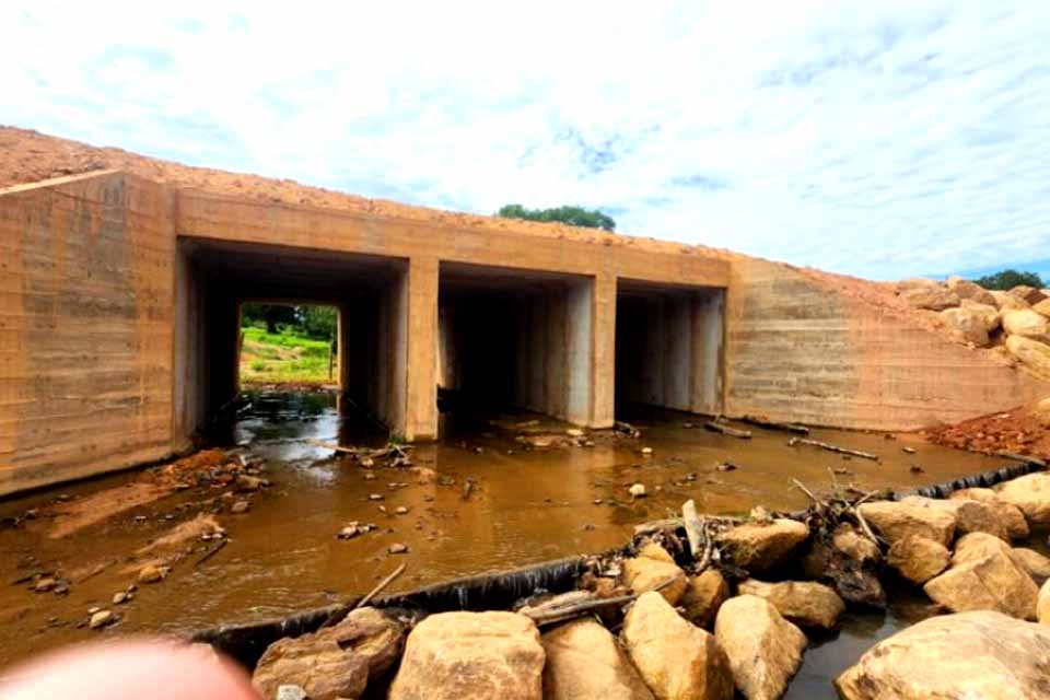 Governo conclui galeria de concreto e aço sobre Rio Serra Verde, na Rodovia-466, entre Jaru e Bom Jesus