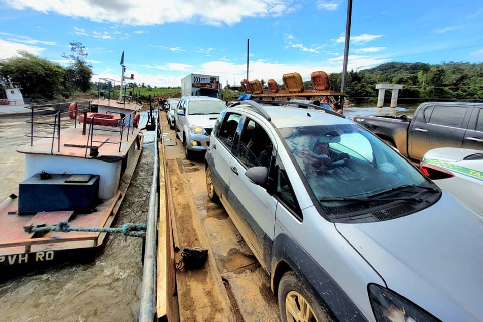 Gratuidade na travessia por balsa no rio Jamari é anunciada pelo governador Marcos Rocha para atender Alto Paraíso