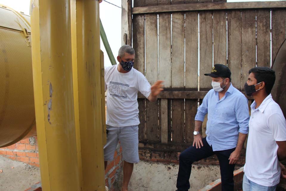 Cirone Deiró beneficia associações de produtores rurais de Cacoal