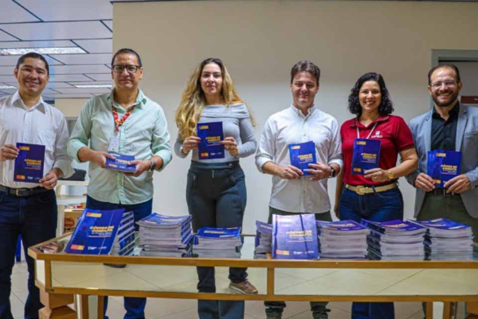 Ministério Público de Rondônia distribui exemplares do Código de Conduta a membros e servidores