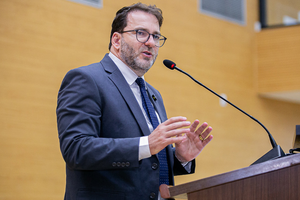 Alex Redano solicita substituição do telhado do Colégio Tiradentes da PM em Ariquemes