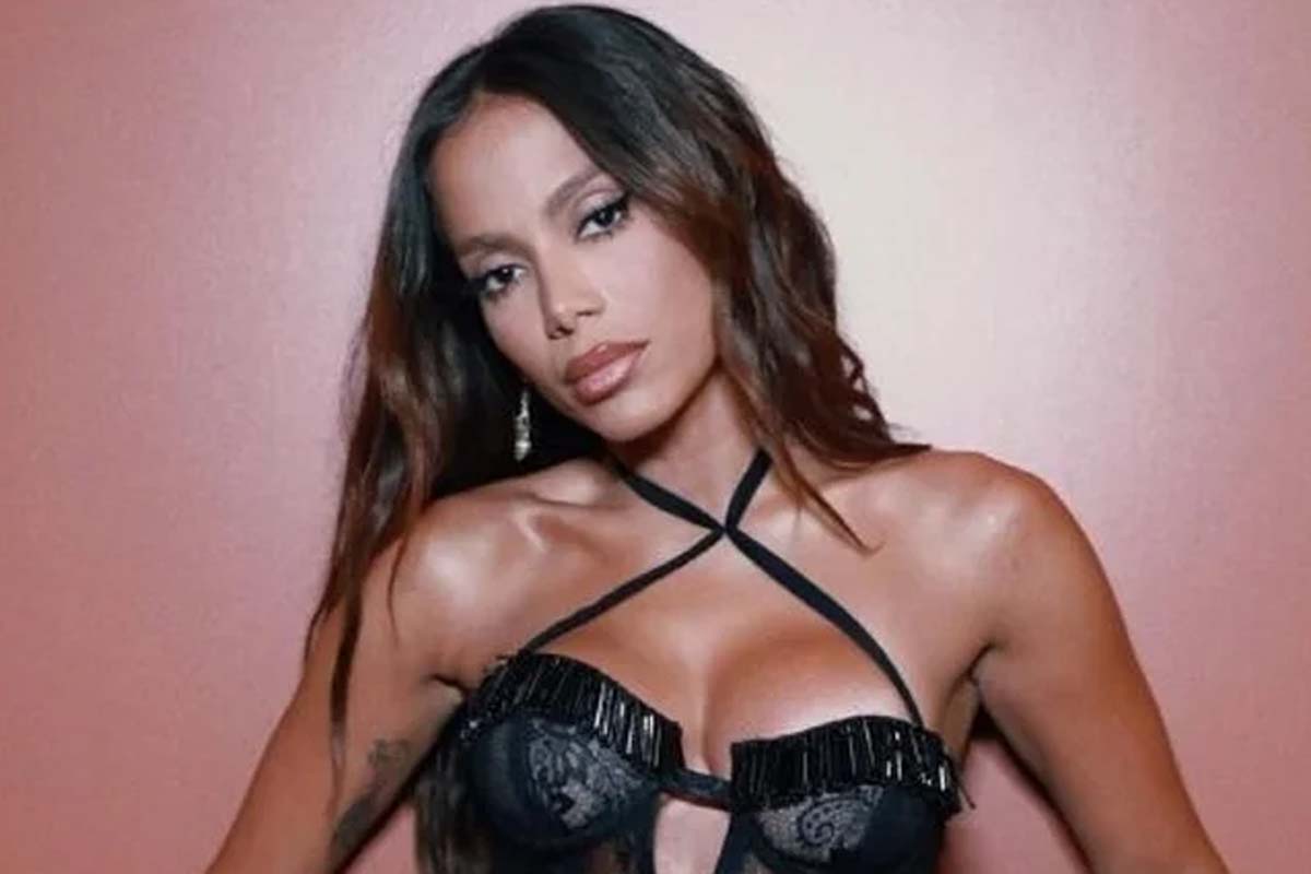 Solteira, Anitta diz que está pronta para namorar mulheres: “Homem tá difícil”