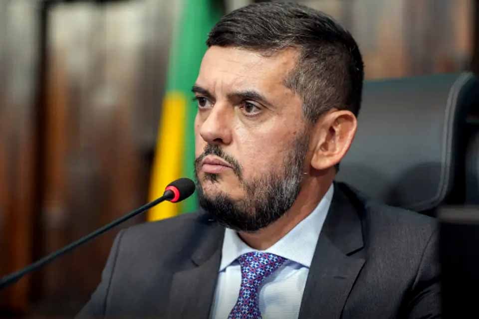 Presidente da Alerj é preso pela PF por vazamento de operação sigilosa