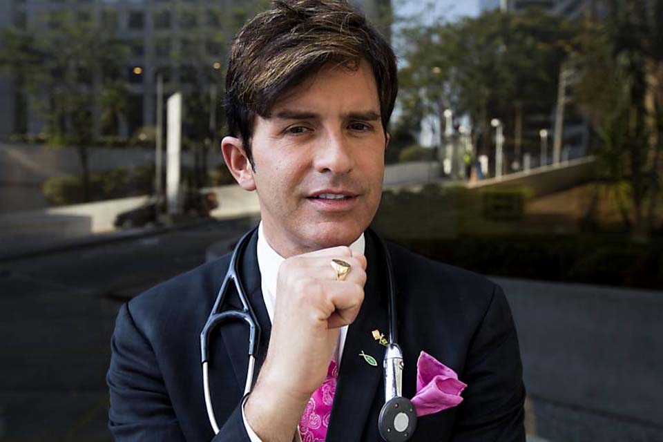 Dr. Rey diz que não faz sexo com a mulher há 8 anos: 'Por isso sou tão bravinho'