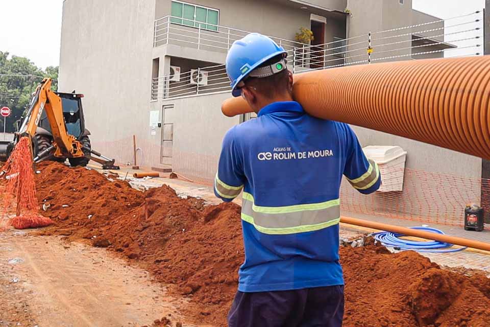 Saneamento básico avança em Rolim de Moura com expansão das obras de implantação da rede de esgoto