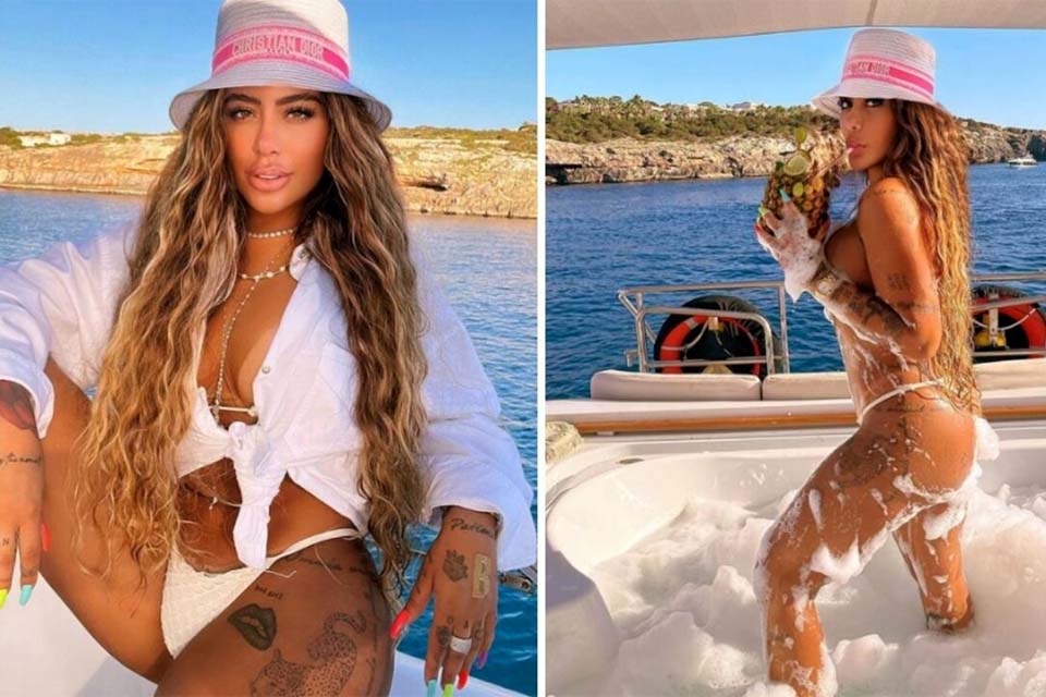 Rafaella Santos sensualiza de biquíni branco em Ibiza