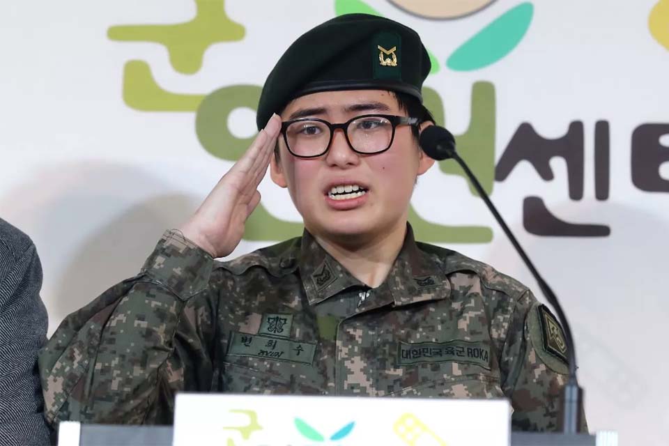Exército sul-coreano expulsa militar que passou por transição de gênero