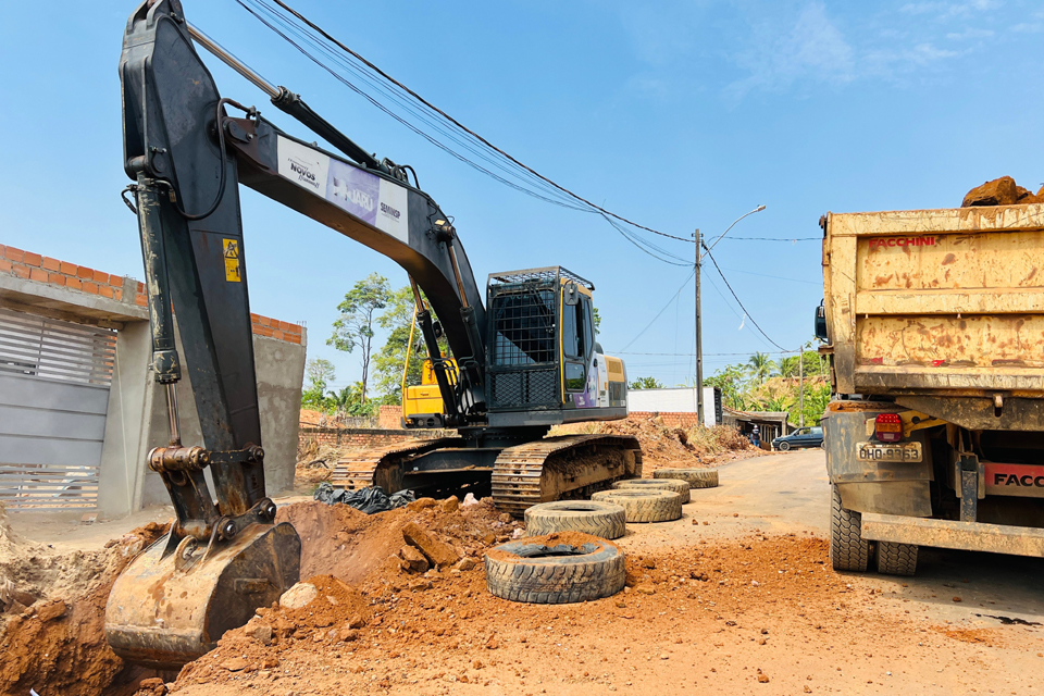 Prefeitura de Jaru constrói rede de drenagem na Marechal Rondon, no Setor 07