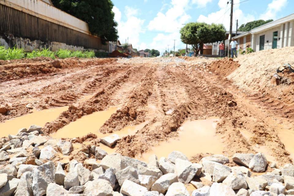 Prefeitura de Ji-Paraná segue com obras de pavimentação da rua Brasiléia