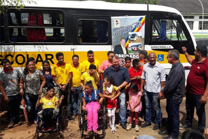 Dr. Neidson acompanha entrega de micro-ônibus para Associação Pestalozzi de Guajará-Mirim