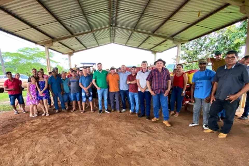 Deputado Jean Mendonça visita a associação Asprorio e faz compromisso com os associados