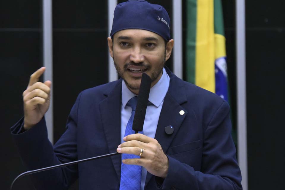 Dr. Fernando Máximo propõe PL para dar oportunidade de trabalho a pessoas com autismo e TDAH