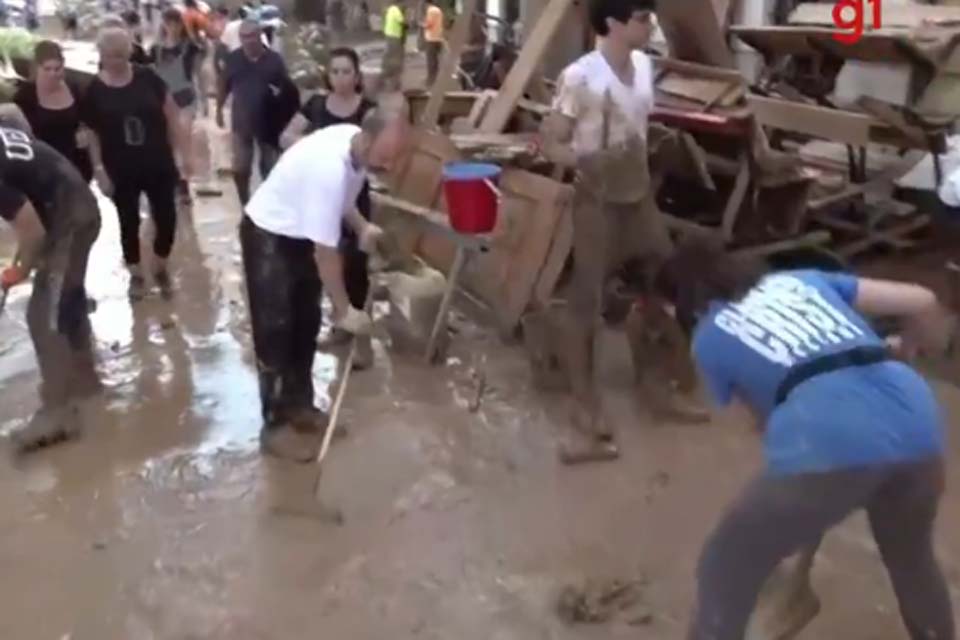 Governador de Valência renuncia um ano após enchente com 229 mortes