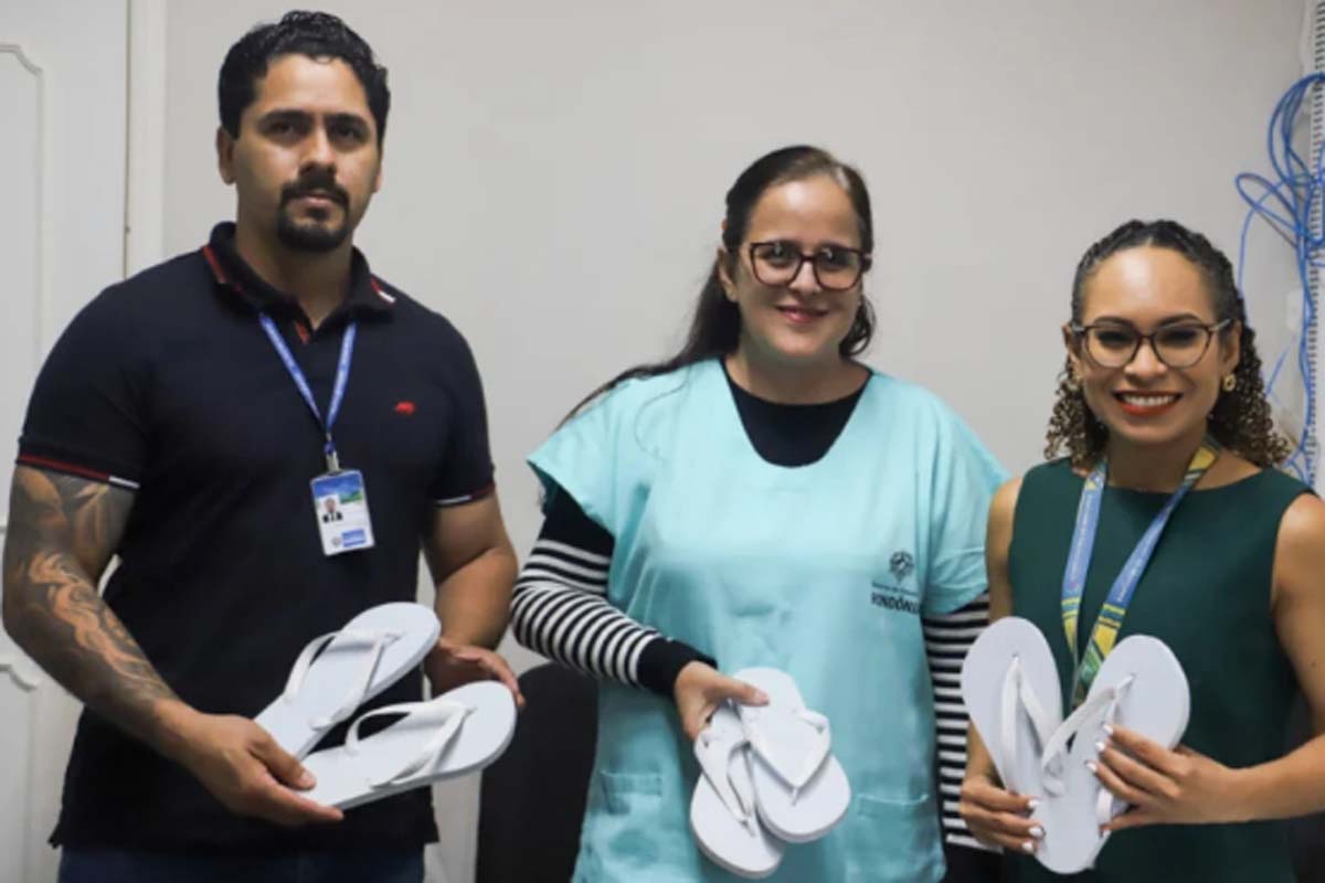 Entrega de sandálias produzidas por mão de obra reeducanda promove dignidade e solidariedade em Porto Velho