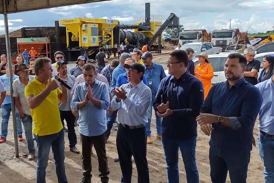 Luizinho Goebel reivindica usina de asfalto no Cone Sul, governador atende pedido e inauguração da estrutura acontece em Vilhena