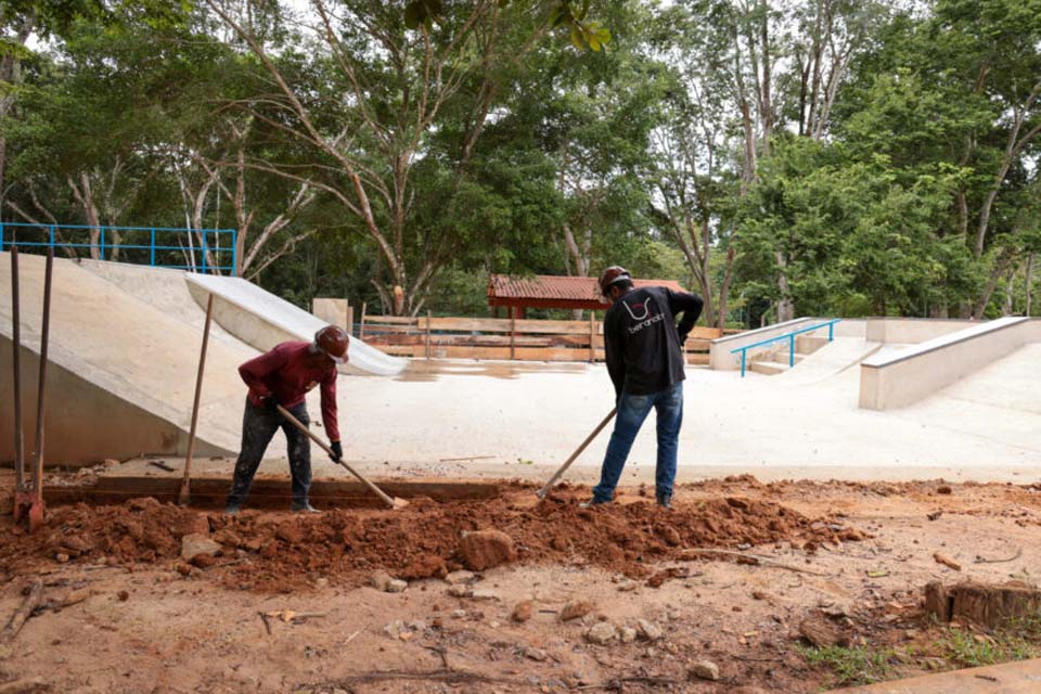 Obra de ampliação e reforma do bosque municipal de Ouro Preto do Oeste em fase de conclusão