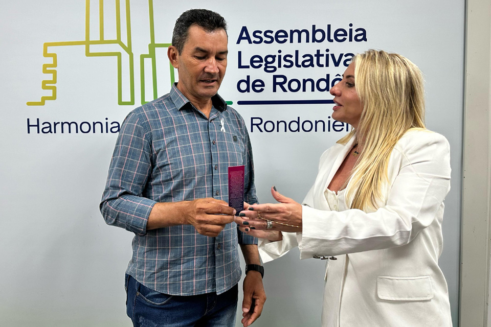 Ieda Chaves mobiliza e divulga campanha do Laço Branco nas dependências da Alero