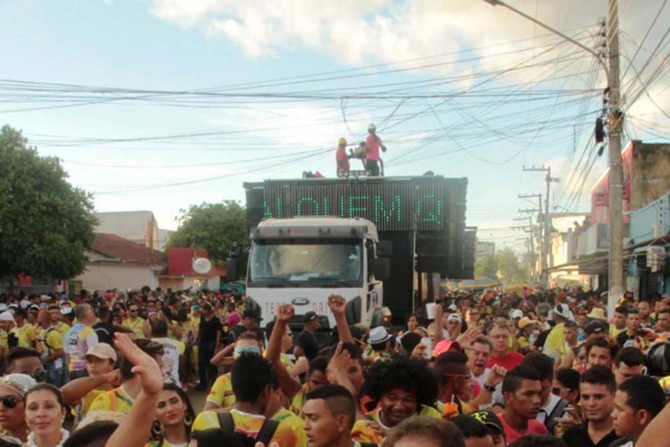 Corpo de Bombeiros reforça proteção dos foliões e explica sobre trios elétricos parados durante chuva