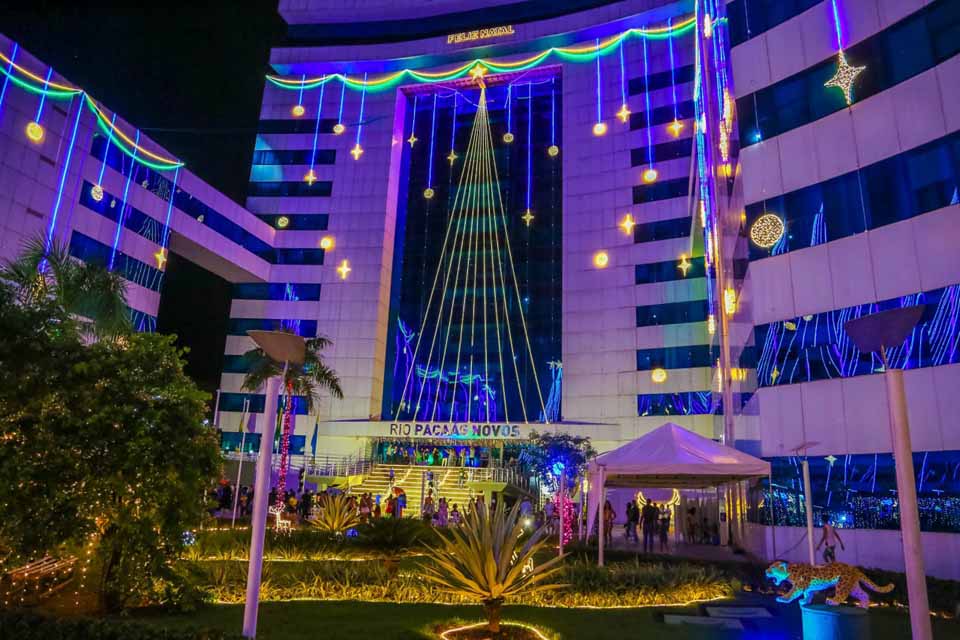 Decoração natalina instalada no Palácio Rio Madeira se tornou atração turística durante o fim de ano