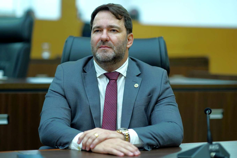 Deputado Alex Redano pede reforço em armamento para delegacia de Machadinho do Oeste