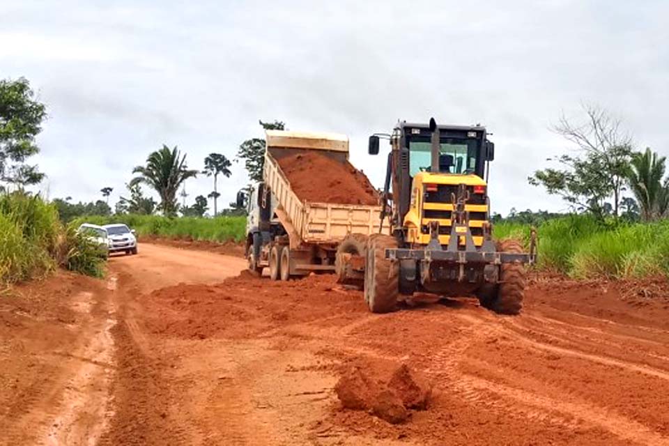 Em parceria com o DER, Semagric trabalha na recuperação da linha 101